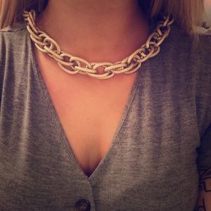 Chunky, gold chain neckless